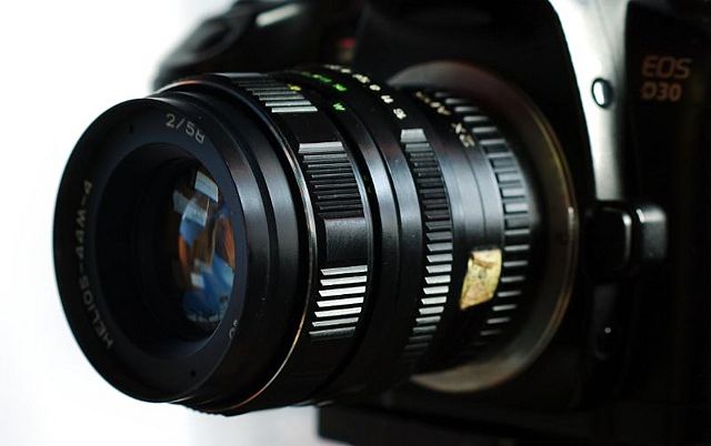 Improvised macro lens for Canon EOS camera